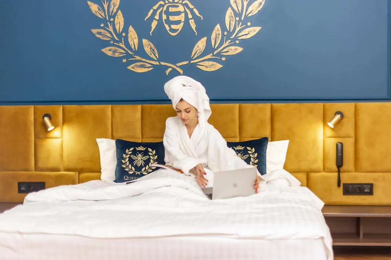 Queen Bee Kiev Ucraina